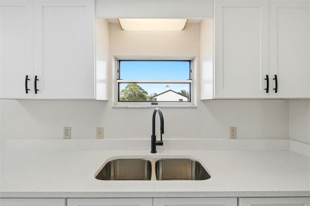 19402 E 5TH STREET, Umatilla, FL 32784