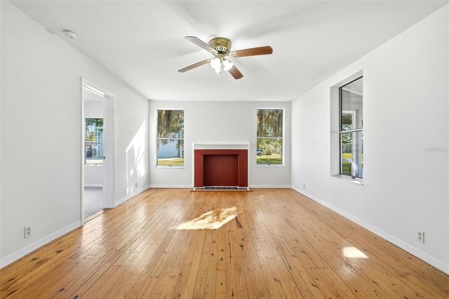 19402 E 5TH STREET, Umatilla, FL 32784