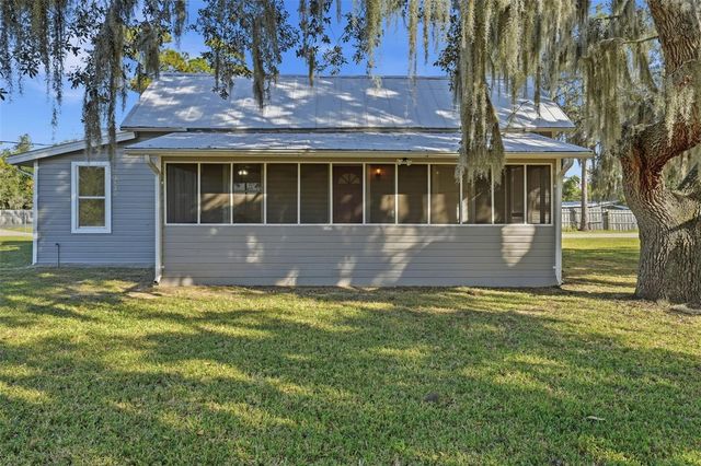 19402 E 5TH STREET, Umatilla, FL 32784
