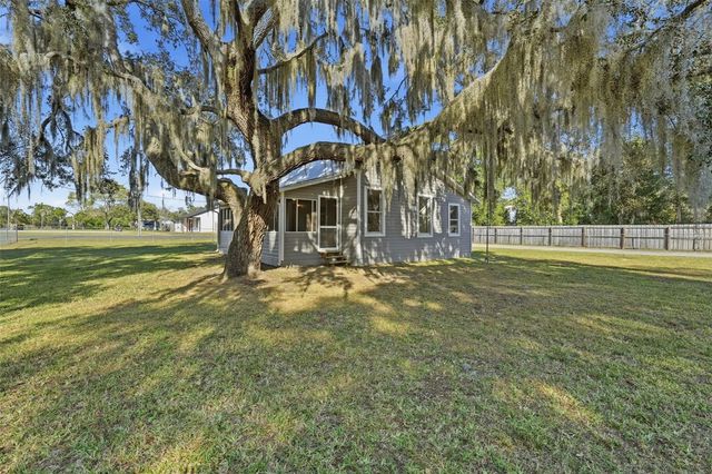 19402 E 5TH STREET, Umatilla, FL 32784