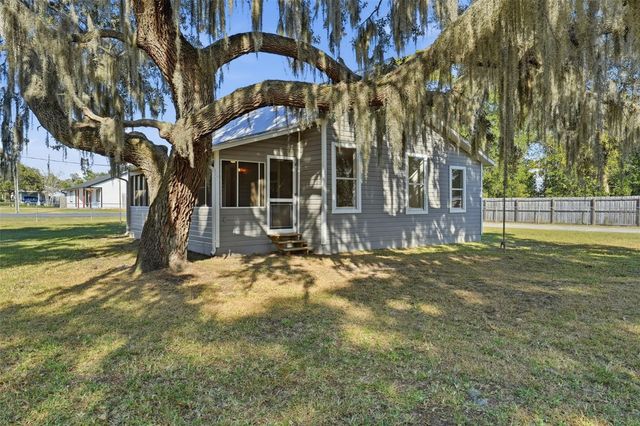 19402 E 5TH STREET, Umatilla, FL 32784