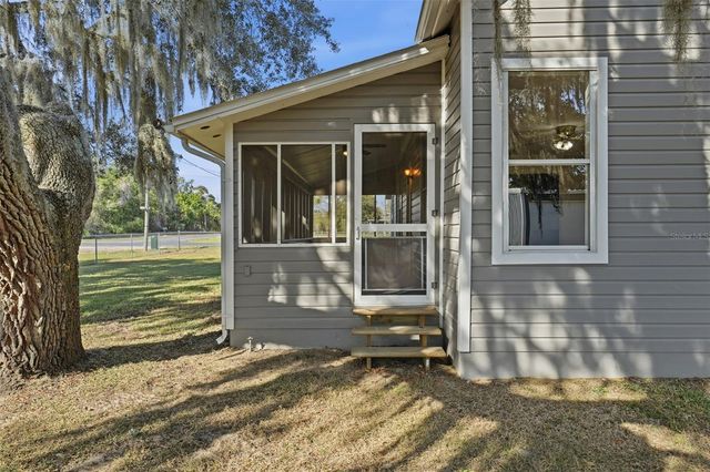 19402 E 5TH STREET, Umatilla, FL 32784