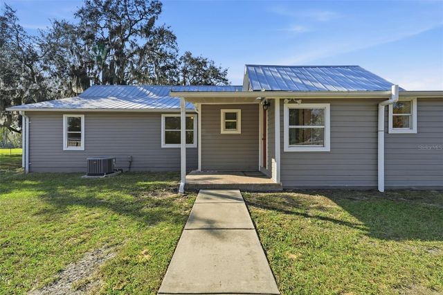 19402 E 5TH STREET, Umatilla, FL 32784