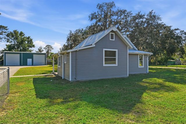 19402 E 5TH STREET, Umatilla, FL 32784