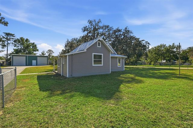 19402 E 5TH STREET, Umatilla, FL 32784