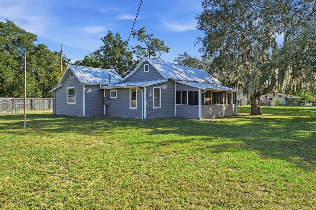 19402 E 5TH STREET, Umatilla, FL 32784