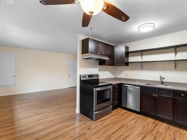 1626 Se ASH St, Portland, OR 97214