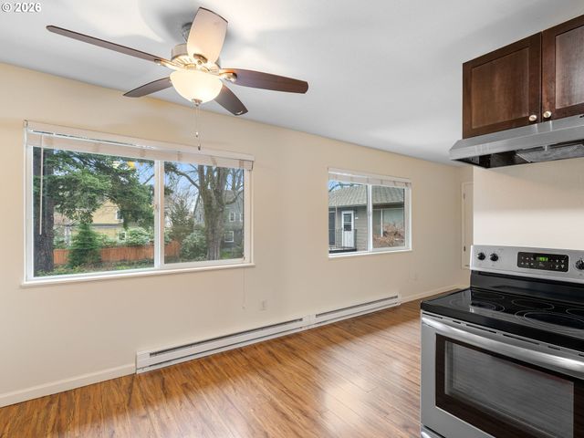 1626 Se ASH St, Portland, OR 97214