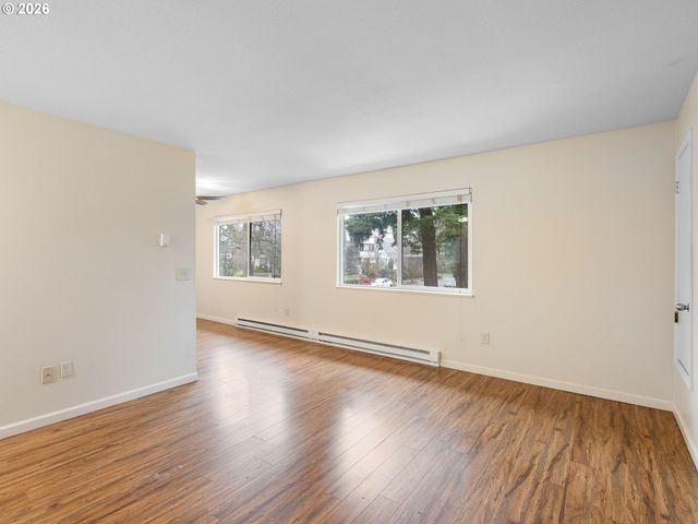 1626 Se ASH St, Portland, OR 97214