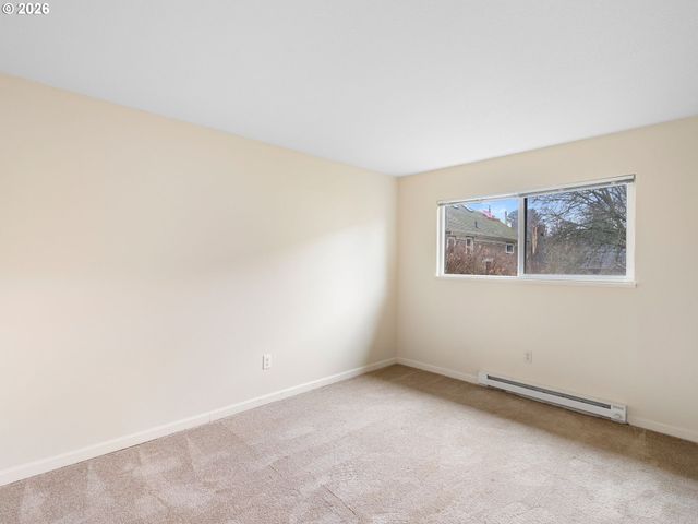 1626 Se ASH St, Portland, OR 97214