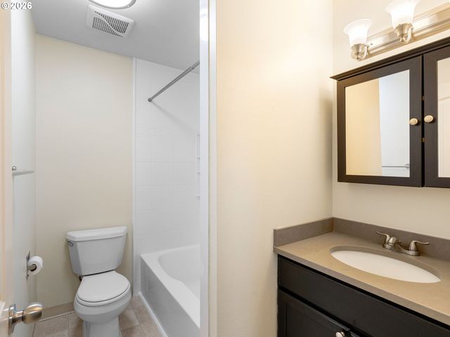 1626 Se ASH St, Portland, OR 97214