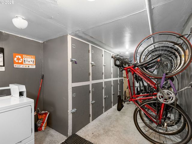 1626 Se ASH St, Portland, OR 97214