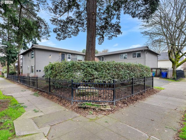 1626 Se ASH St, Portland, OR 97214