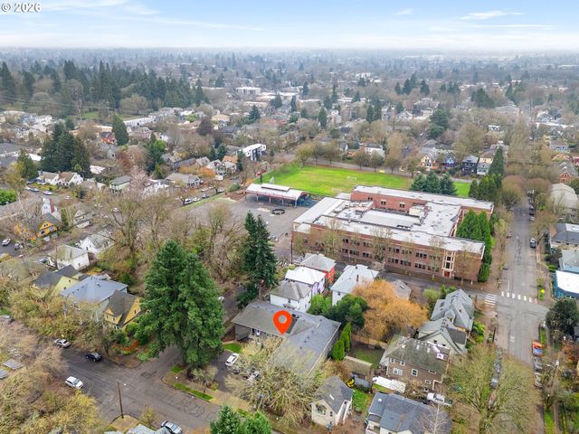 1626 Se ASH St, Portland, OR 97214