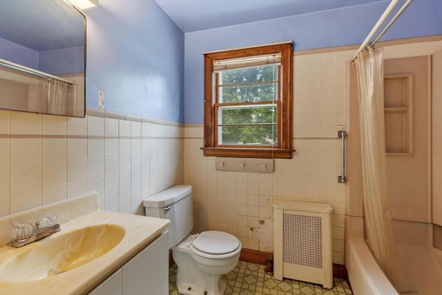 25 Starr St, Leominster, MA 01453