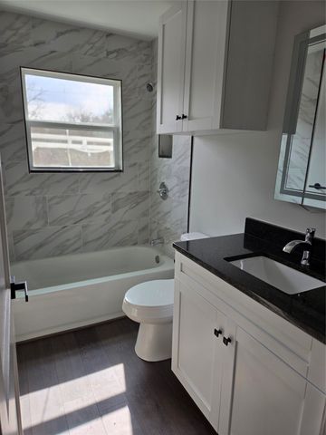 404 S Pecan Street, Bells, TX 75414