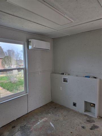 404 S Pecan Street, Bells, TX 75414