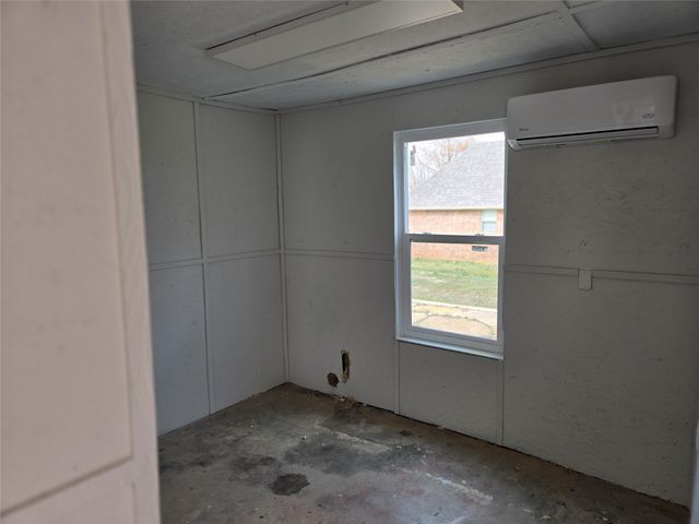 404 S Pecan Street, Bells, TX 75414