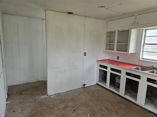 404 S Pecan Street, Bells, TX 75414