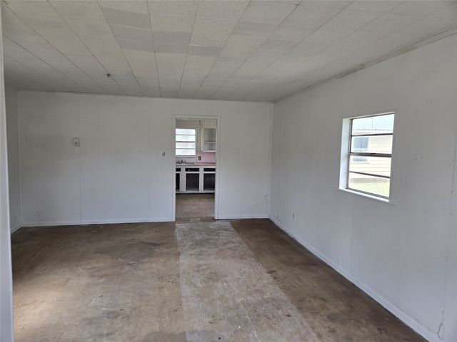 404 S Pecan Street, Bells, TX 75414