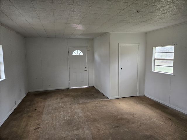 404 S Pecan Street, Bells, TX 75414