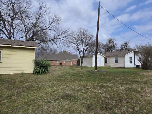 404 S Pecan Street, Bells, TX 75414