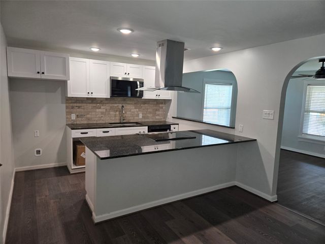 404 S Pecan Street, Bells, TX 75414