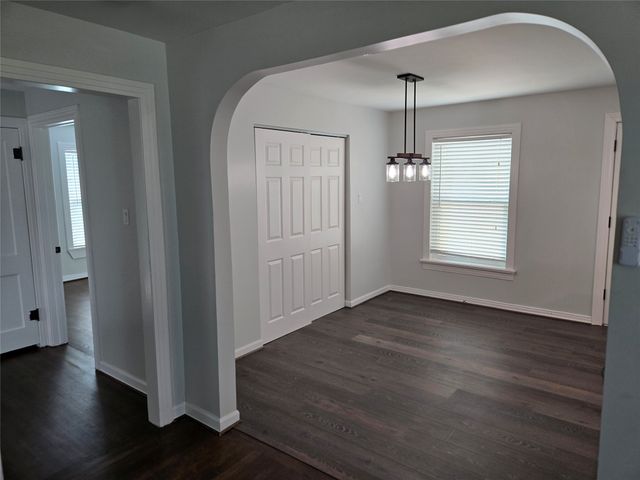 404 S Pecan Street, Bells, TX 75414