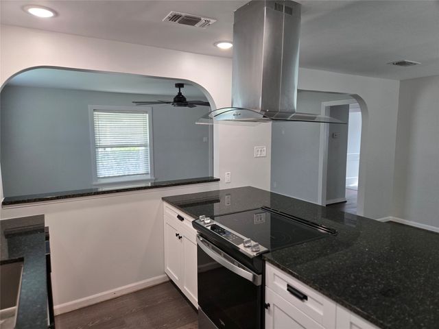 404 S Pecan Street, Bells, TX 75414