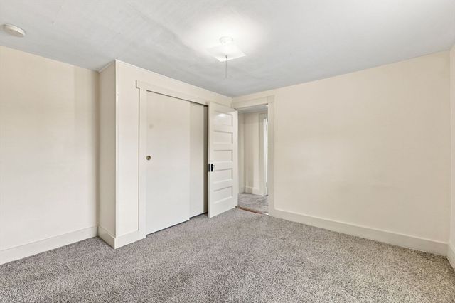 15 Hampstead St, Lowell, MA 01852