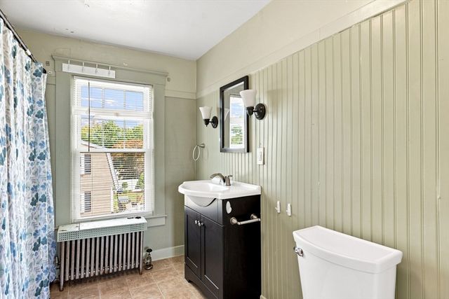 15 Hampstead St, Lowell, MA 01852