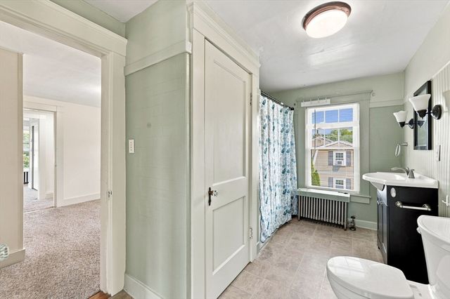 15 Hampstead St, Lowell, MA 01852