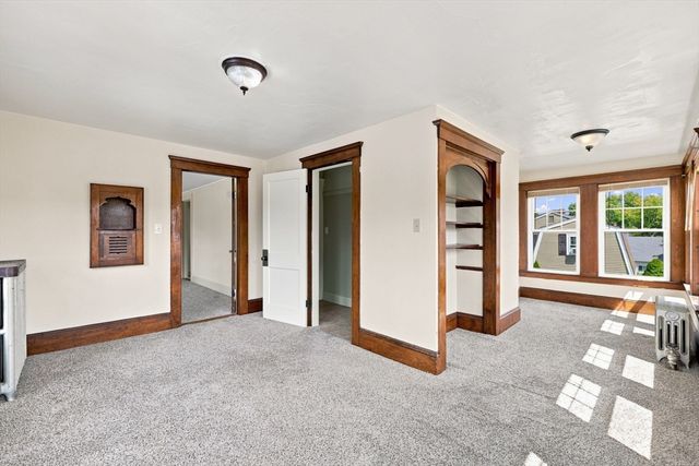 15 Hampstead St, Lowell, MA 01852