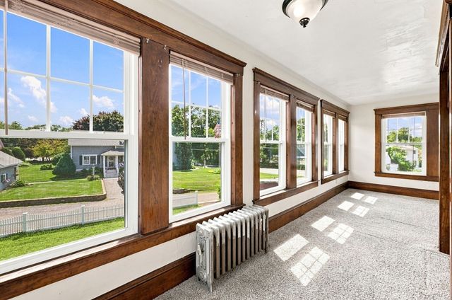 15 Hampstead St, Lowell, MA 01852