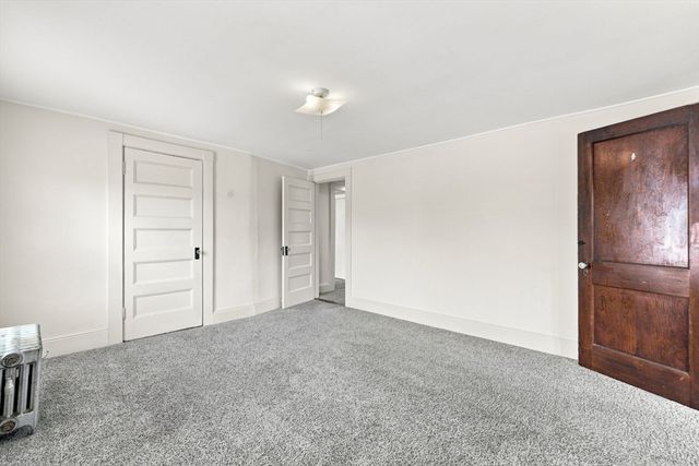 15 Hampstead St, Lowell, MA 01852