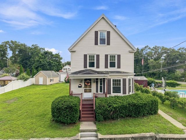 15 Hampstead St, Lowell, MA 01852