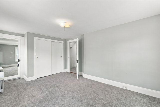 15 Hampstead St, Lowell, MA 01852