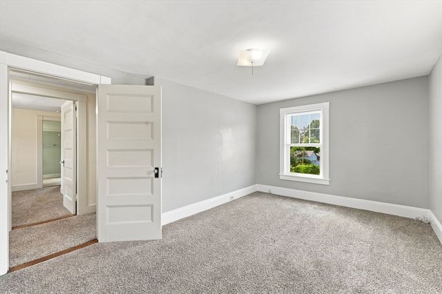 15 Hampstead St, Lowell, MA 01852