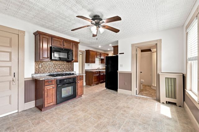 15 Hampstead St, Lowell, MA 01852