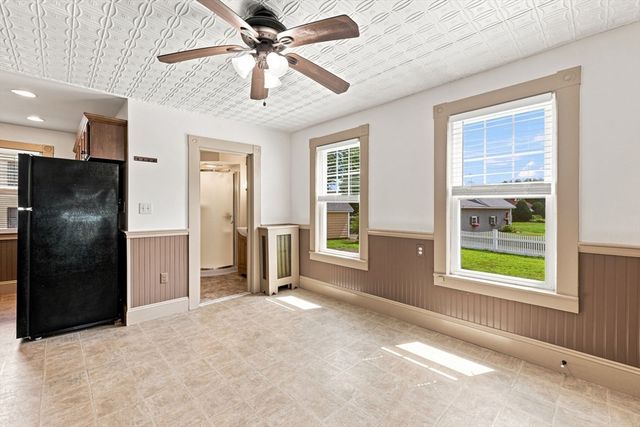 15 Hampstead St, Lowell, MA 01852