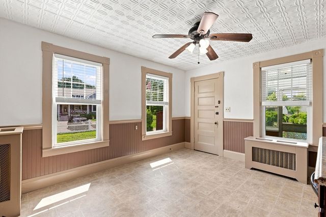 15 Hampstead St, Lowell, MA 01852