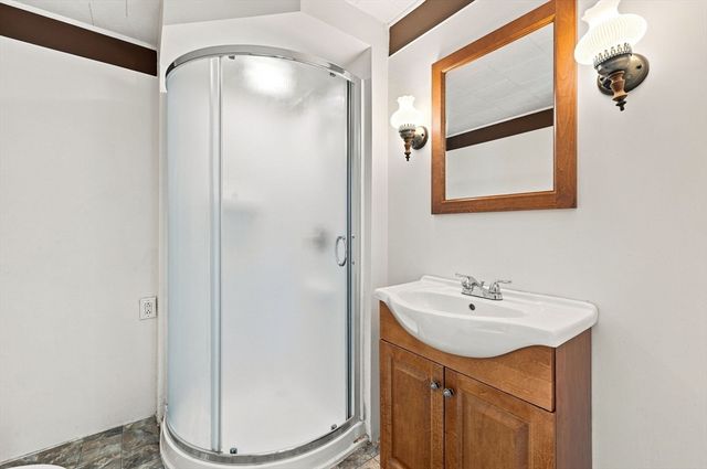 15 Hampstead St, Lowell, MA 01852