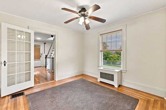 15 Hampstead St, Lowell, MA 01852