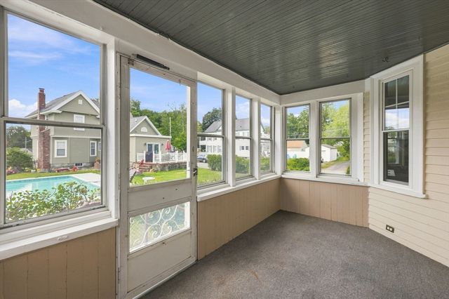 15 Hampstead St, Lowell, MA 01852