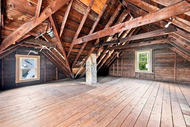 15 Hampstead St, Lowell, MA 01852