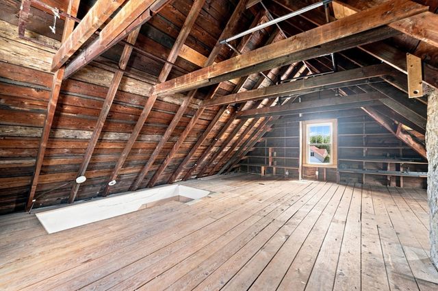 15 Hampstead St, Lowell, MA 01852