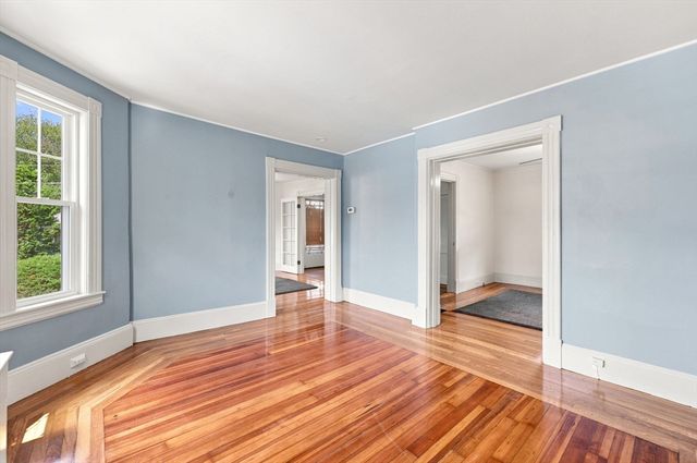 15 Hampstead St, Lowell, MA 01852