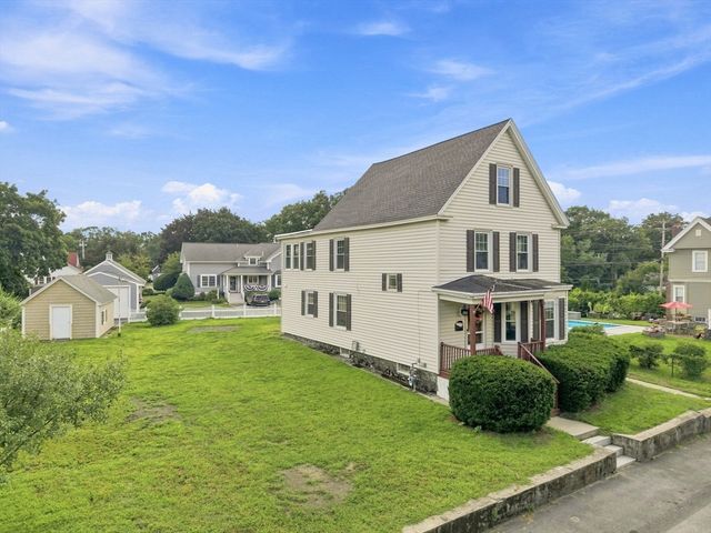 15 Hampstead St, Lowell, MA 01852