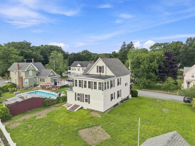 15 Hampstead St, Lowell, MA 01852