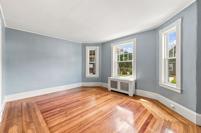 15 Hampstead St, Lowell, MA 01852